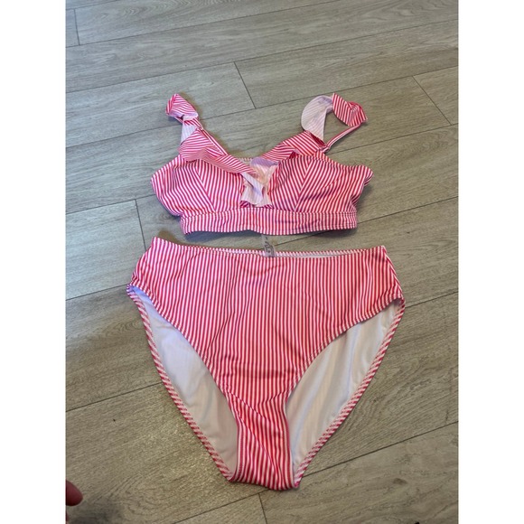 Ladies,‎ two piece swimsuit - Picture 1 of 5